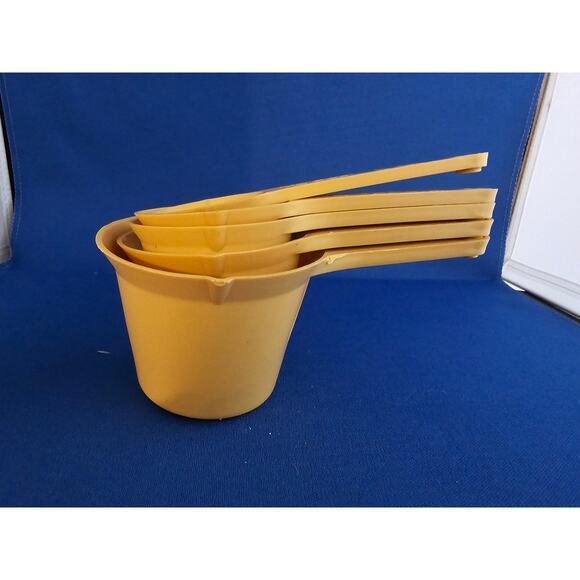 Set Of 5 Vintage Foley Yellow/Mustard Nesting Measuring Cups - Made in USA - Picture 1 of 5